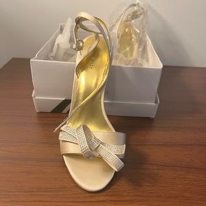 Nine West Size 11 satin crystal embellished 3.5 heel